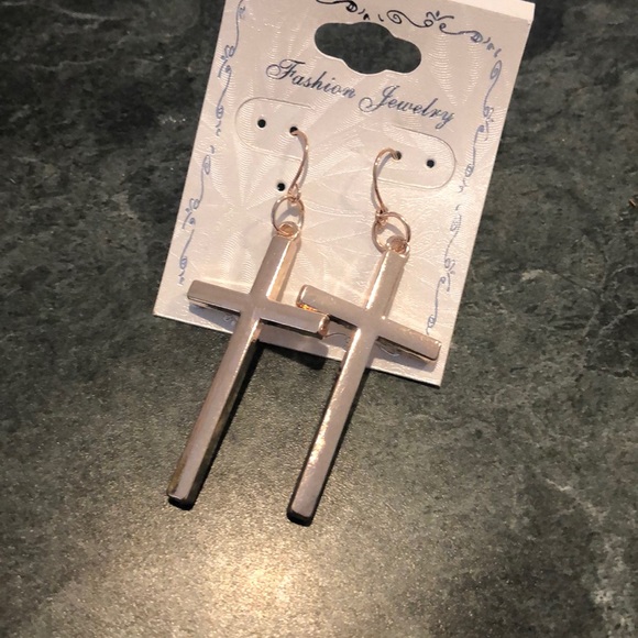 GOLD FASHION CROSS EARRINGS! - Picture 6 of 8